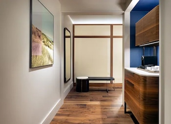 Deluxe Room, 1 King Bed (High Floor)