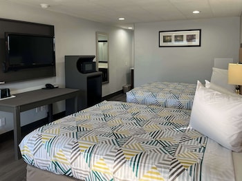 Deluxe Room, 2 Double Beds, Non Smoking, Refrigerator & Microwave