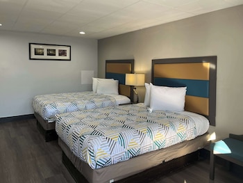 Deluxe Room, 2 Double Beds, Non Smoking, Refrigerator & Microwave