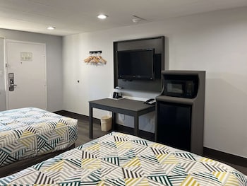 Deluxe Room, 2 Double Beds, Non Smoking, Refrigerator & Microwave