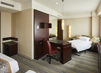 Executive Floor Deluxe Triple Room, No Smoking (Higher Floor, Breakfast & Executive Lounge Access)