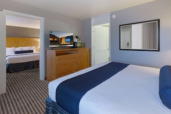 Suite, Non Smoking (1 King & 1 Queen Bed)