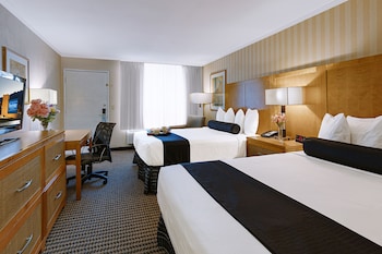 Deluxe Room, 2 Queen Beds, Non Smoking, Poolside