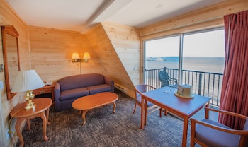 Deluxe Room, 1 King Bed, Balcony, Island/Beach/Lake View