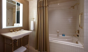 Signature King Room ( Carriage House )