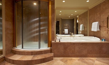Suite (Carriage House Governor)