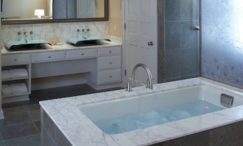 Suite (Carriage House Immersion)