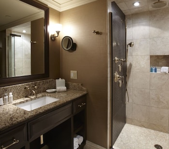 Deluxe Room, 2 Queen Beds