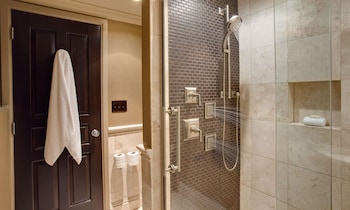 Deluxe Room, 1 King Bed