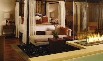 Suite, 1 King Bed (Eau de Vie)