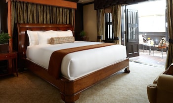 One-Bedroom King Suite ( Carriage House )