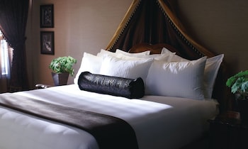 Suite (Carriage House Governor)