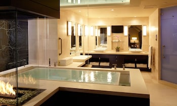 Suite, 1 King Bed (Eau de Vie)