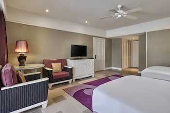 Laguna Pool Access Twin Room