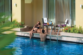 Laguna Pool Access King Room