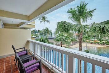 Laguna Pool View Twin Room