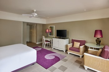 Laguna Pool View King Room