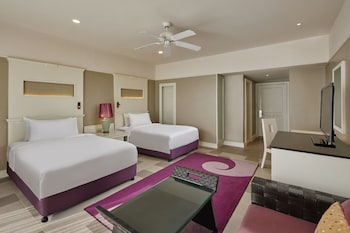 Laguna Beachside Twin Room