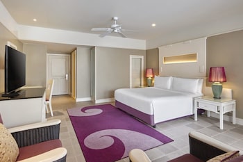 Laguna Pool View King Room