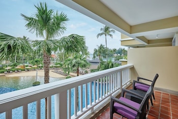 Laguna Pool View King Room