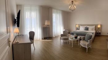 Junior Suite, Balcony, Lake View