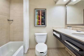 Room, 1 King Bed (Mobility Accessible, Tub)