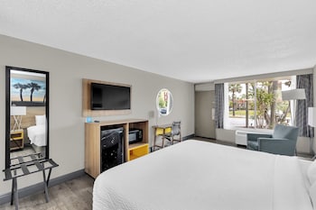 Standard Room, 1 King Bed