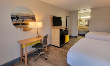2 Queen Beds, First Floor, Dog Friendly, Non-Smoking
