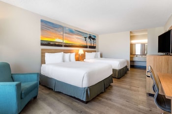 2 Queen Beds, First Floor, Dog Friendly, Non-Smoking