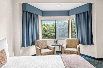 Standard Room, 2 Queen Beds, Bathtub
