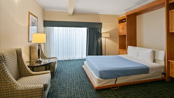 Suite, 1 King Bed, Non Smoking (Living Room)