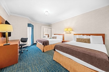 Standard Room, 2 Queen Beds, Bathtub