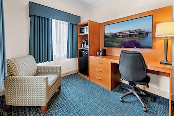 Standard Room, 1 Queen Bed, Non Smoking, Refrigerator & Microwave