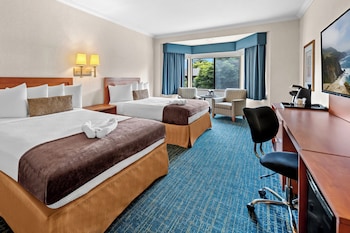 Standard Room, 2 Queen Beds, Bathtub