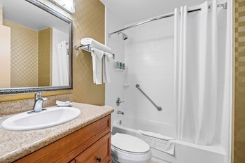 Standard Room, 1 Queen Bed, Non Smoking, Refrigerator & Microwave