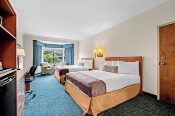 Standard Room, 2 Queen Beds, Non Smoking, Refrigerator & Microwave (Pet Friendly)