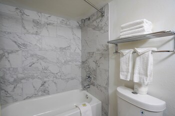Signature Room, 1 King Bed, Non Smoking, Hot Tub