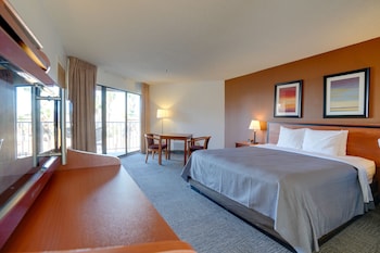 Signature Room, 1 King Bed, Non Smoking, Lake View