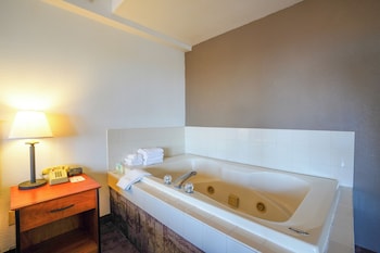 Signature Room, 1 King Bed, Non Smoking, Hot Tub