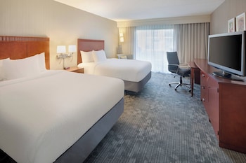 Room, 2 Queen Beds, Accessible Bathtub