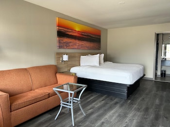 Room, 1 King Bed, Accessible, Non Smoking (Mobility, Tub w/Grab Bars)