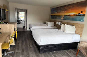 Deluxe Room, 2 Queen Beds, Non Smoking