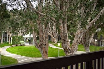 Room, 2 Queen Beds, Courtyard View