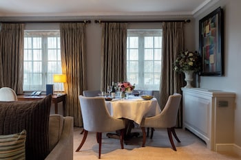 Signature Suite, 1 King Bed with Sofa bed, Balcony, City View