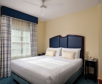Standard Suite, 1 King Bed, Garden View