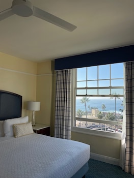 Deluxe Room, 1 King Bed, Ocean View