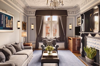 Carlos Suite