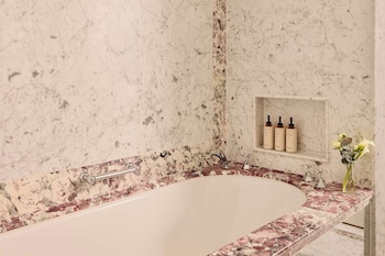 Sutherland Suite