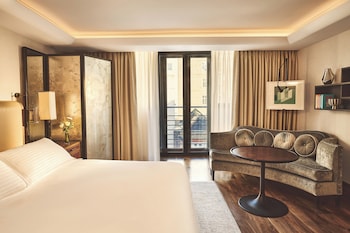Contemporary Deluxe Room