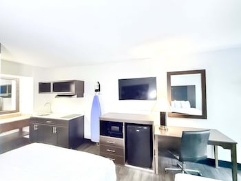 2 Queen Beds, Studio, Non-Smoking